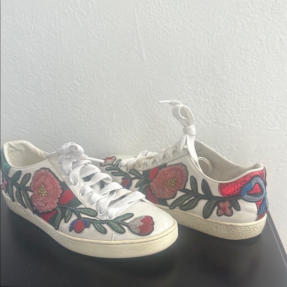 Gucci White Sneakers with Red & Green Floral Embroidery - Picture 1 of 8